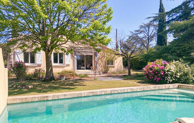 Location de vacances pour 4 personnes, avec Terrasse ainsi que Jardin et Piscine à Mazan