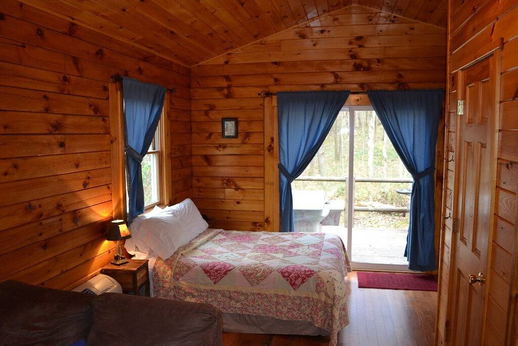 Kabine-Eigenes Badezimmer-Standard-Cozy Cabin in Hocking Hills