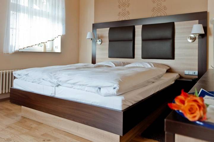 Ferienhaus für 2 Personen, mit Terrasse und Whirlpool sowie Garten in Steina