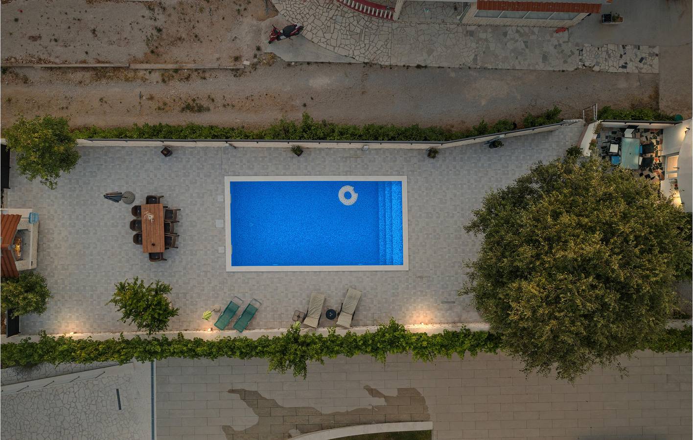Gemütliche 170 m² große Wohnung mit Terrasse, Pool und WLAN, 1,5 km vom Strand entfernt in Vodice, Šibenik-Knin