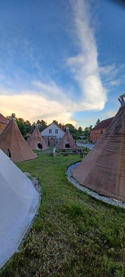 Camping für 4 Personen, mit Terrasse und Garten sowie Pool und Ausblick im Spreewald - 3