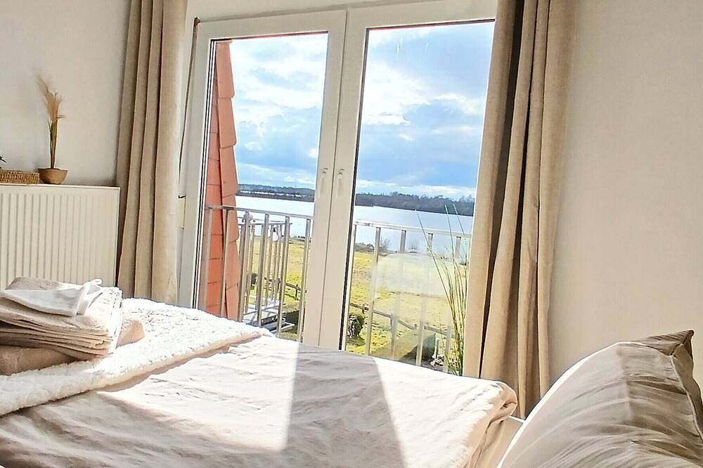 Ganze Wohnung, Renovierte Ferienwohnung Strandperle mit traumhaftem Blick auf's Timmeler Meer in Großefehn, Landkreis Aurich