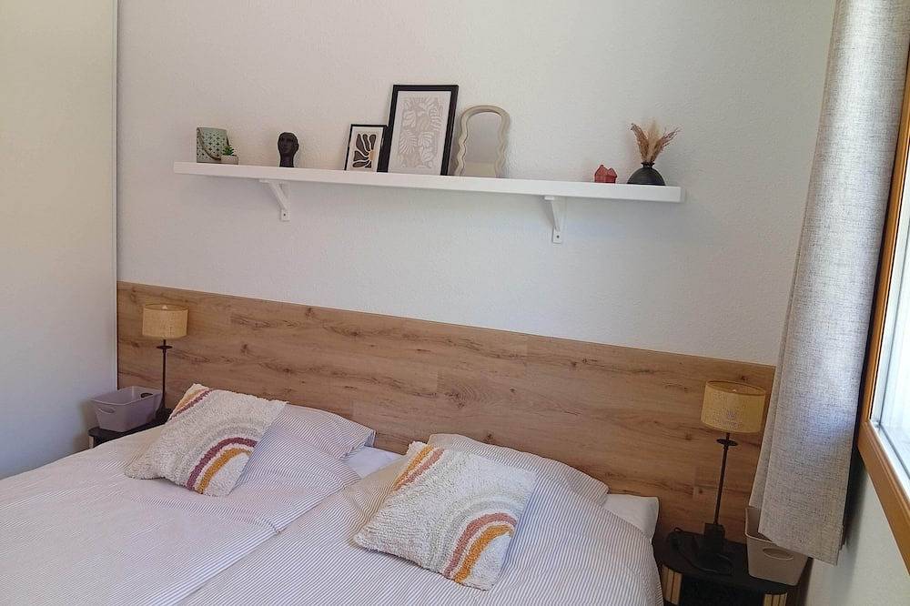 Ganze Wohnung, T3 with heated pool & balcony village view - 300m from the spa. in Montbrun-les-Bains, Nyons und Umgebung
