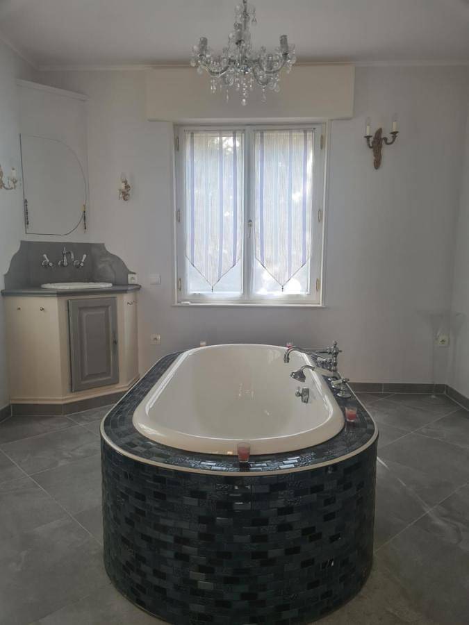 Chambre d’hôte pour 2 personnes, avec terrasse et jardin ainsi que piscine et vue à Bollène - 3