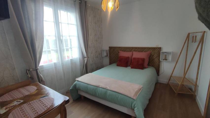 Gîte pour 2 personnes, avec jardin à Saint-Jean-de-Daye