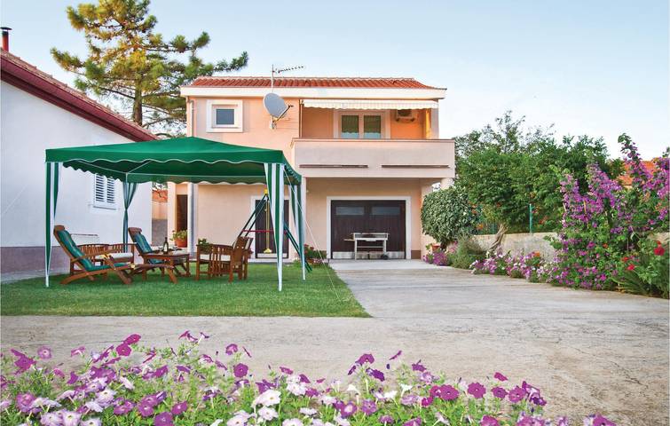 Ferienhaus für 4 Personen, mit Terrasse in Privlaka