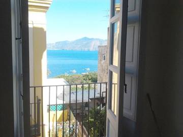 Ferienwohnung für 2 Personen, mit Balkon und Ausblick auf den Liparische Inseln