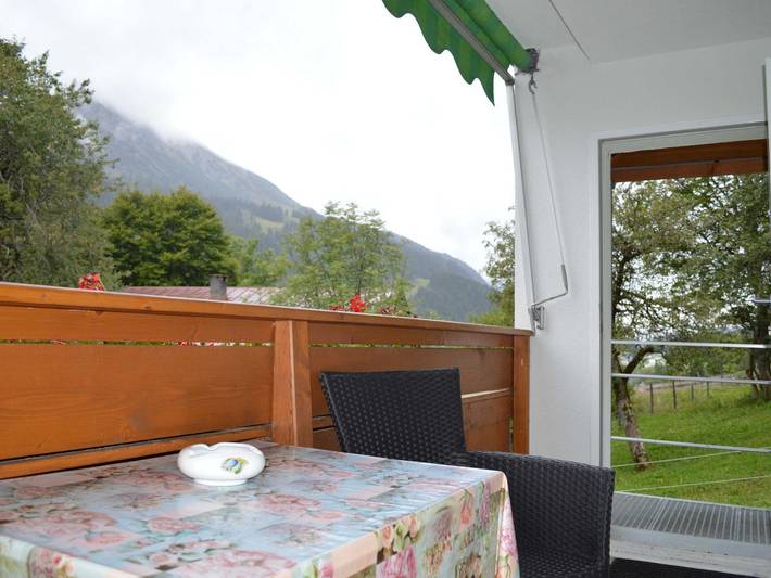 Ferienwohnung für 4 Personen, mit Garten und Ausblick sowie Balkon, kinderfreundlich in Nesselwängle - 3