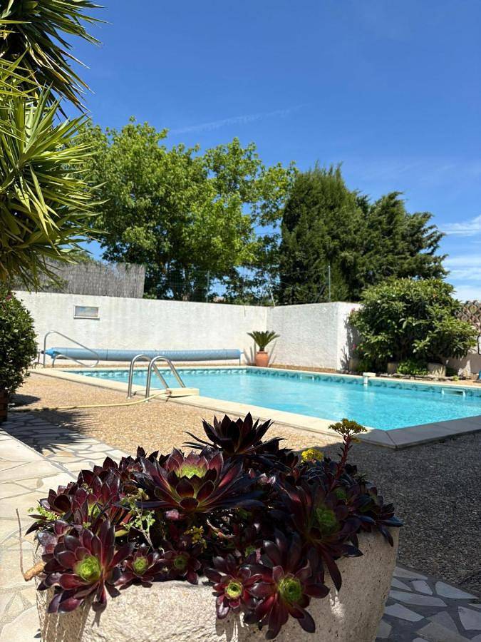 Appartement de vacances pour 6 personnes, avec vue ainsi que jardin et piscine