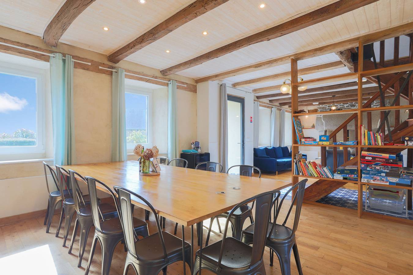 Cottage 'Maison Familiale 12 Pers Proche Mer' with Shared Terrace and Wi-Fi in Saint-Michel-en-Grève, Ceinture Dorée