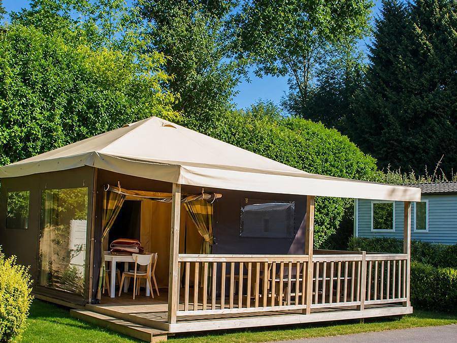 Camping du Manoir de Penn Ar Ster - Tente en toile et en bois 4 personnes - 2 chambres + terrasse in Ergué-Gabéric, Région de Quimper
