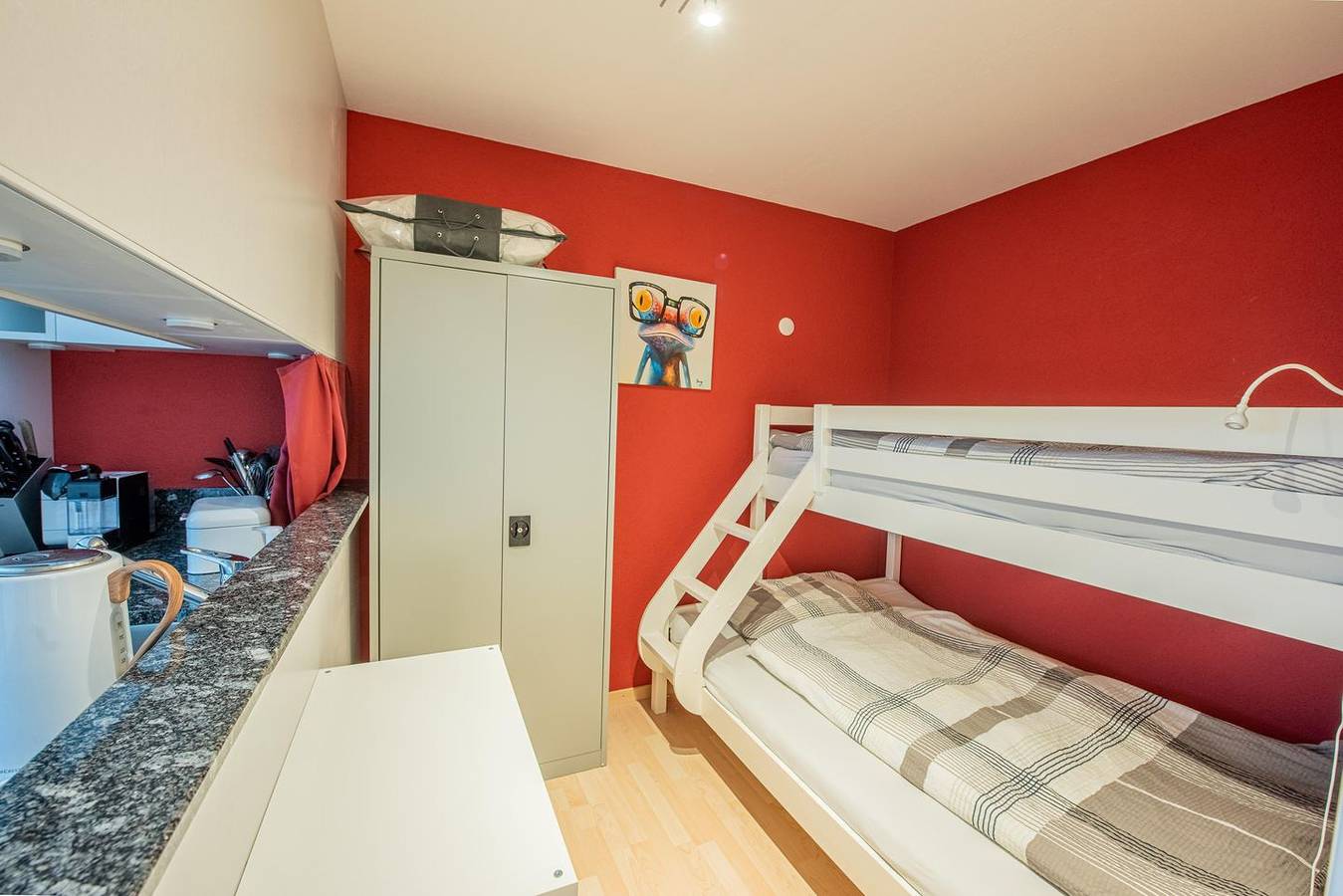 Entire apartment, 1.5 Zimmer Wohnung für 1 - 5 Personen mit schöner Aussicht auf den Piz Mitgel in Surses, Oberhalbstein Alps