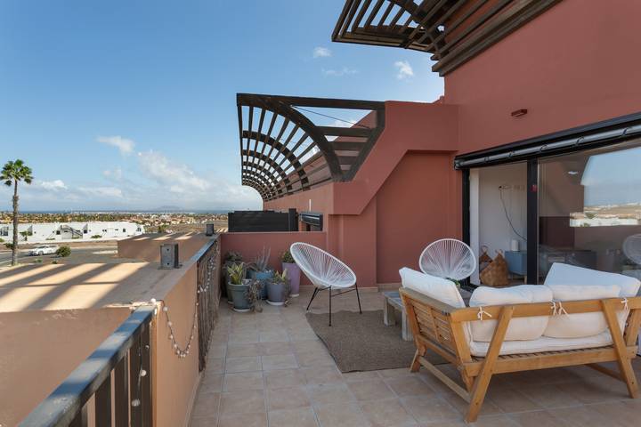 Ganze Wohnung, Urlaub 'Casa Trisca Corralejo' mit Meerblick, privater Terrasse und Wi-Fi in Geafond, La Oliva