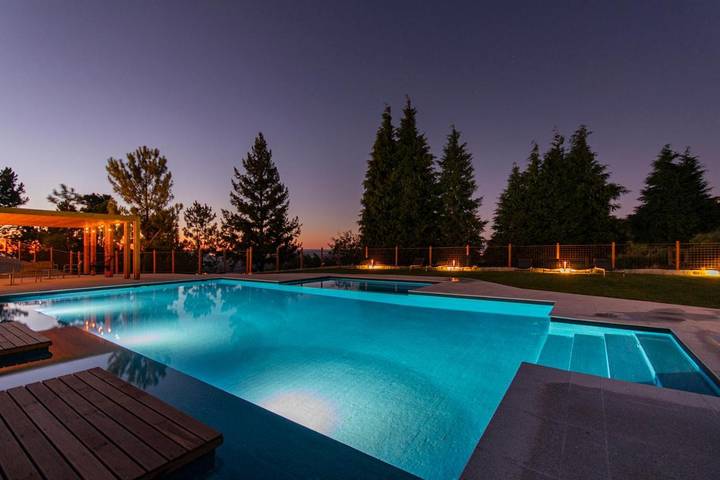 Casa de férias para 6 pessoas, com piscina e vista e ainda jardim em Seia