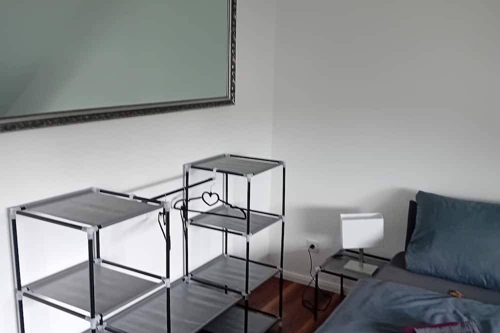 Entire apartment, Vacation apartment near Heidelberg with large terrace for 2-4 people in Plankstadt, Rhine Plain