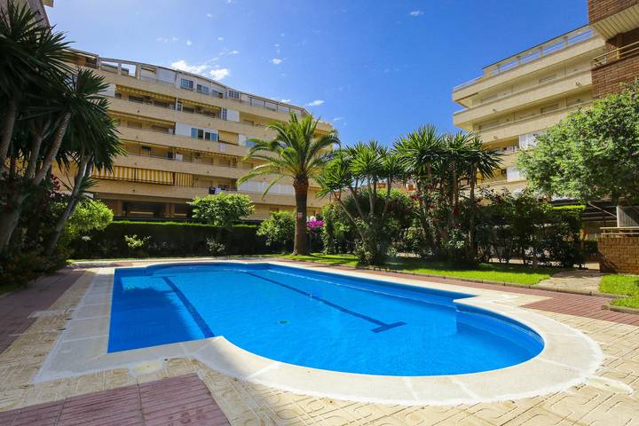 Gîte pour 6 personnes, avec piscine ainsi que balcon et vue dans La Pineda