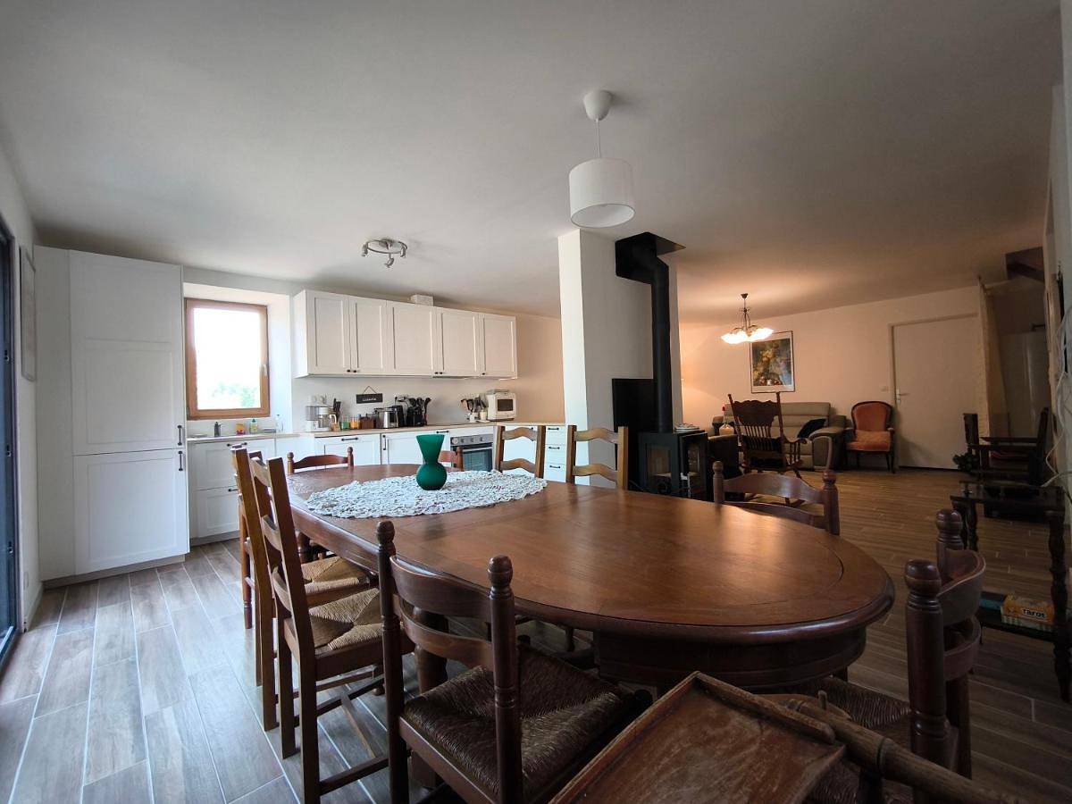 Five-Bedroom House in Capdenac, Lot