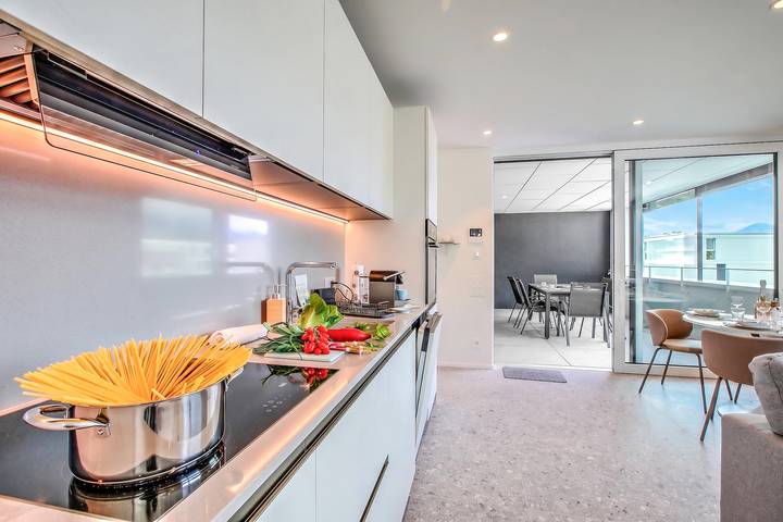 Ganze Wohnung, Urban Maggiolina Sunset with Terrace & Mountain Views in Locarno, Tessiner Alpen
