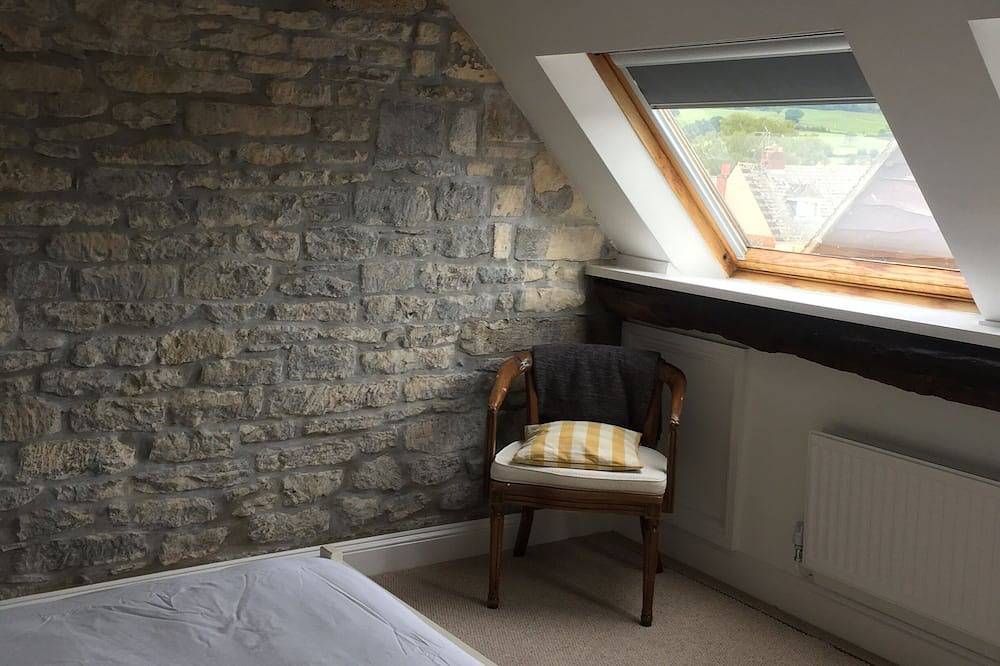 Charming Barn Cottage in the Cotswolds. Sleeps 6 with 3 bedrooms and 2 bathrooms in Winchcombe, Gloucestershire