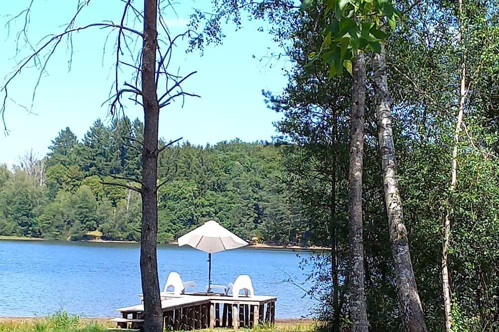 Ma Cabane Au Bord Du Lac in Neuvic, Région d'Ussel