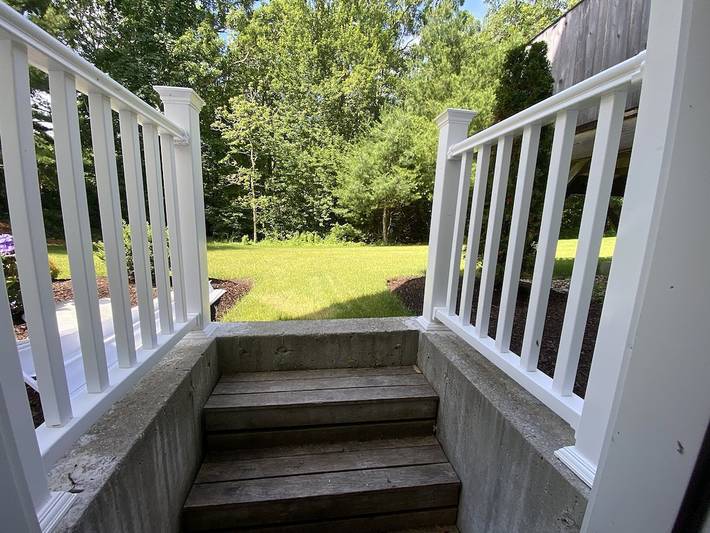 Vacation rental for 13 people, with terrace and yard as well as hot tub in Cape Cod