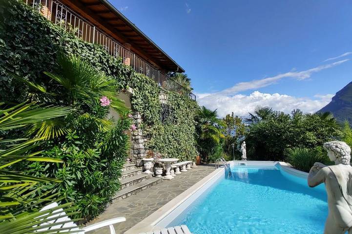 Ferienhaus für 6 Personen, mit Pool und Balkon - 1