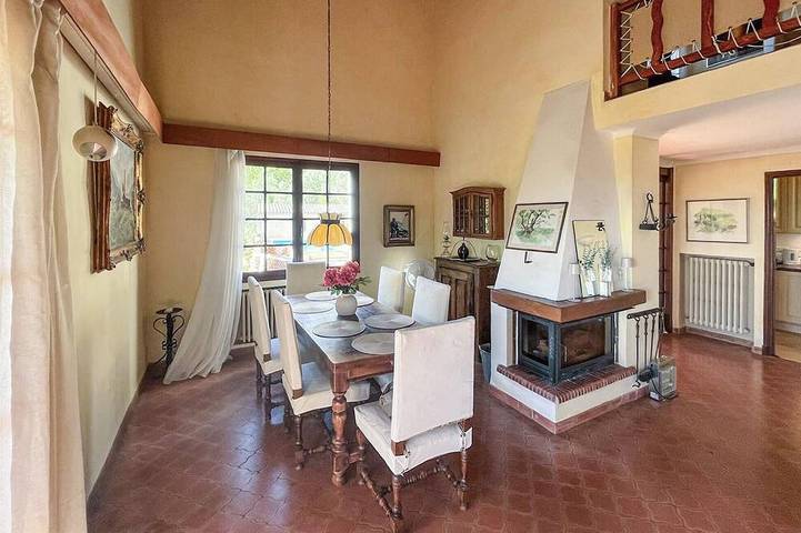 Beautiful home in Seillans with private swimming pool, can be inside or outside in Seillans, Région de Draguignan