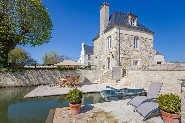 Gîte pour 2 personnes, avec Terrasse et Jardin ainsi que Piscine et Sauna à Vouilly