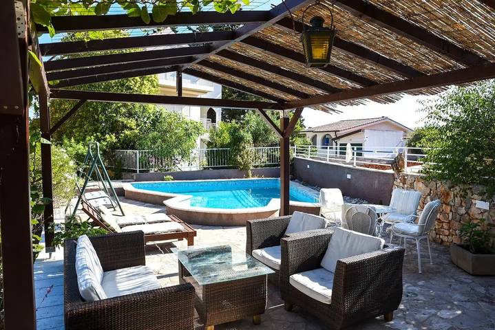 Gîte pour 5 personnes, avec balcon/terrasse et piscine, animaux acceptés à Stari Grad - 4