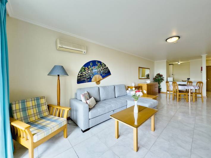 Entire apartment, Apartment 'T1 Vista Mar' with Sea View, Wi-Fi and Air Conditioning in Praia da Rocha, Portimão