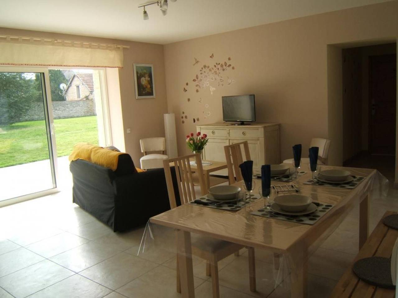 Einstöckiges Haus, 2 Schlafzimmer, nahe historischen Stätten, Terrasse und Parkplatz in Argenteuil-sur-Armançon, Region Avallon