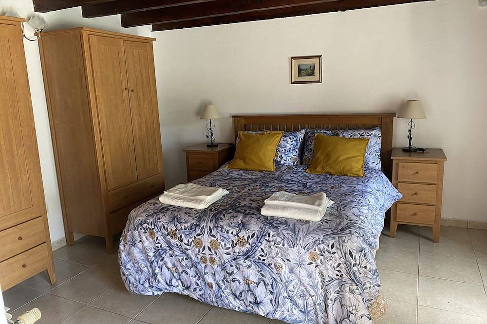 Spacious characterful villa with spectacular  views, large heated private pool in Las Ledas, Breña Alta