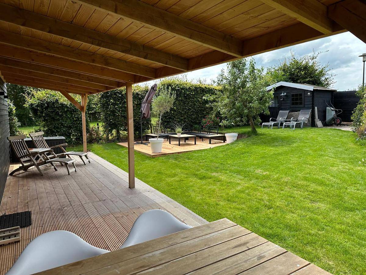 Chalet op mooie plek nabij het Ijsselmeer Warns in Ijsselmeer