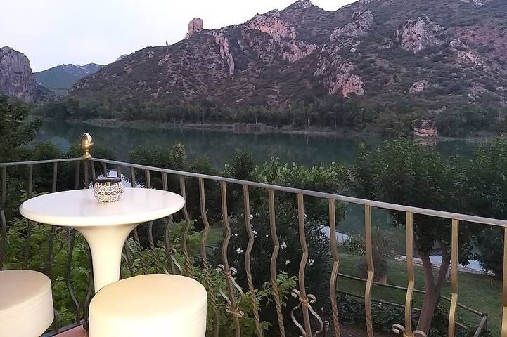 Casa rural para 5 personas, con jardín y balcón, Se admiten mascotas en Noguera