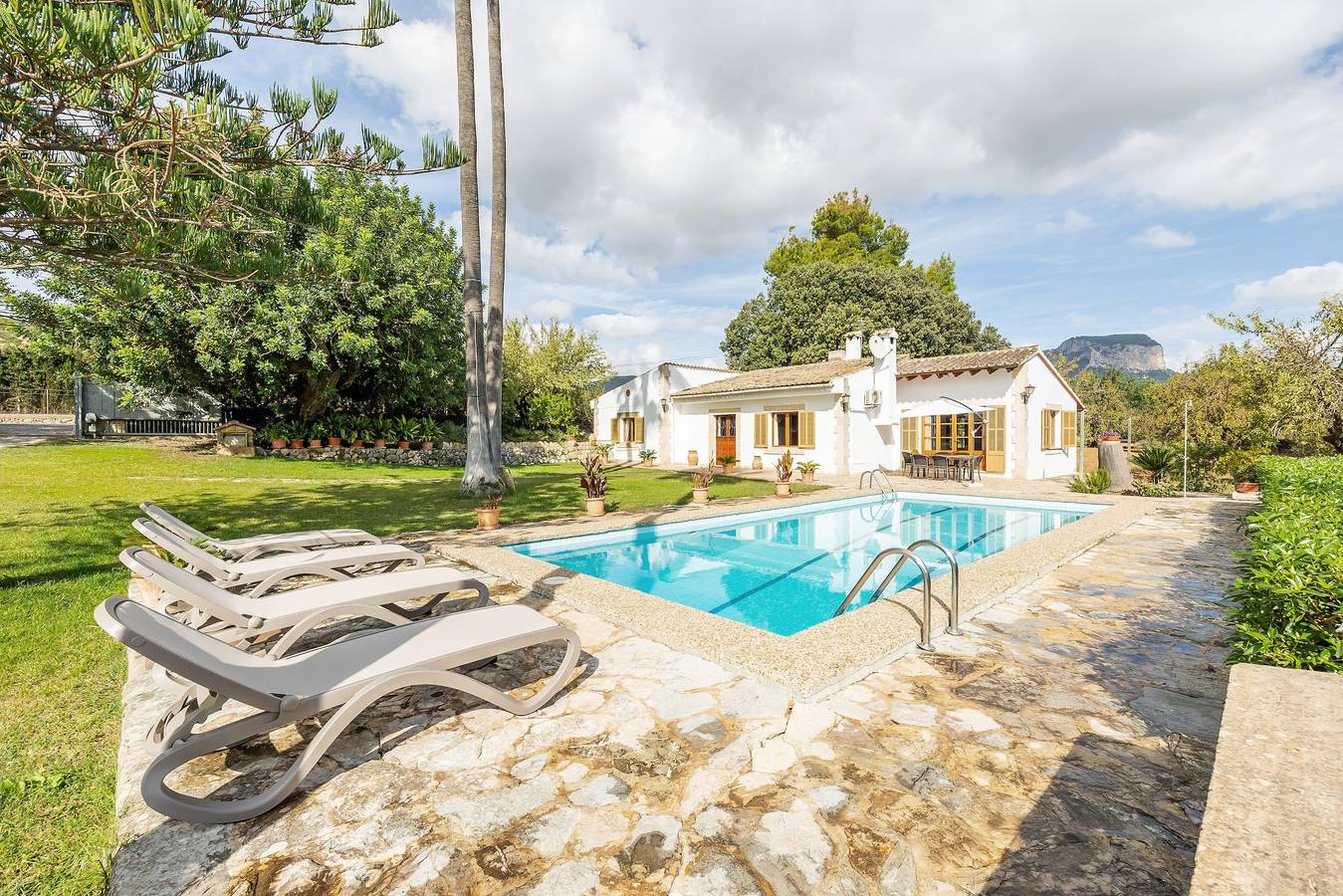 Casa Vacanze 'Cozy Country' con Vista Montagna, Wi-Fi e Aria Condizionata in Alaro, Maiorca centrale