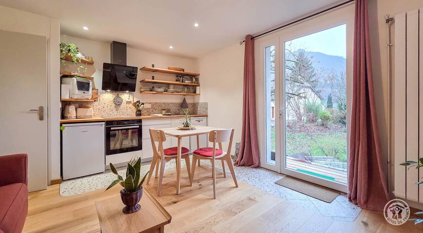 Gîte pour 2 personnes, avec jardin à Aucun