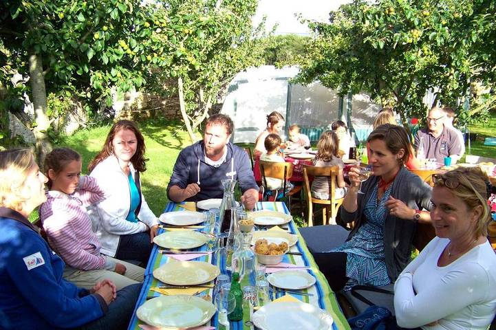 Location de vacances pour 8 personnes, avec jardin et terrasse ainsi que sauna et piscine à Prat - 4