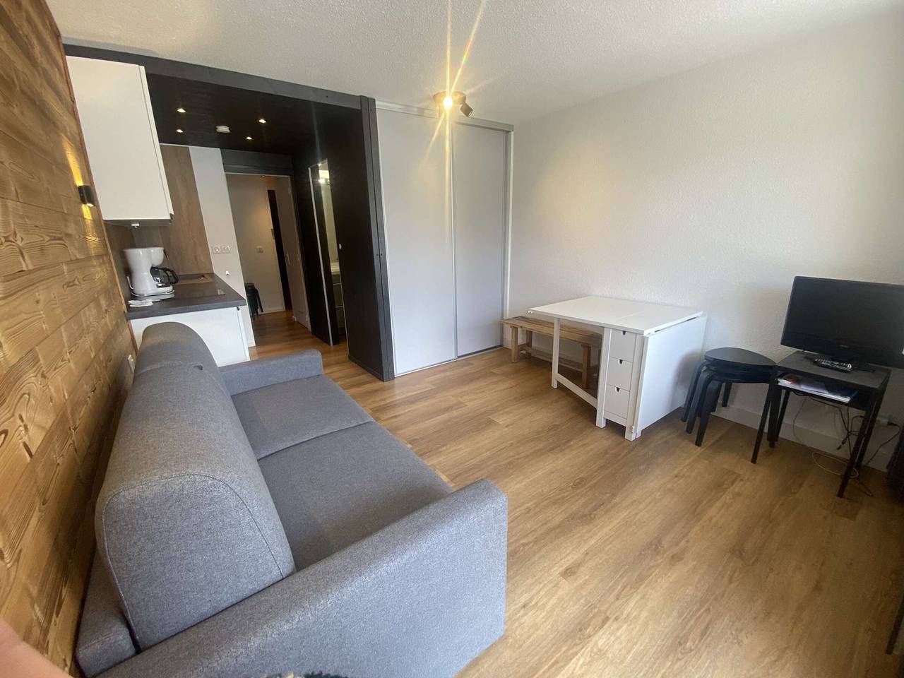 Appartement entier, Studio pour 4 à L'Alpe d'Huez - Proche pistes et commerces, terrasse sud, Tv, casier à skis in Huez, Parc national des Écrins