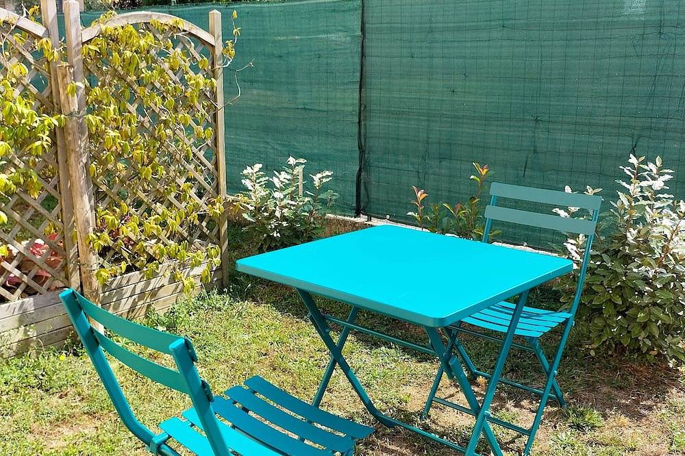 Apartamento entero, For Rent: 25 square meters, one-bedroom apartment with two rooms, kitchen, bedroom, and bathroom in Parthenay, Deux-Sèvres