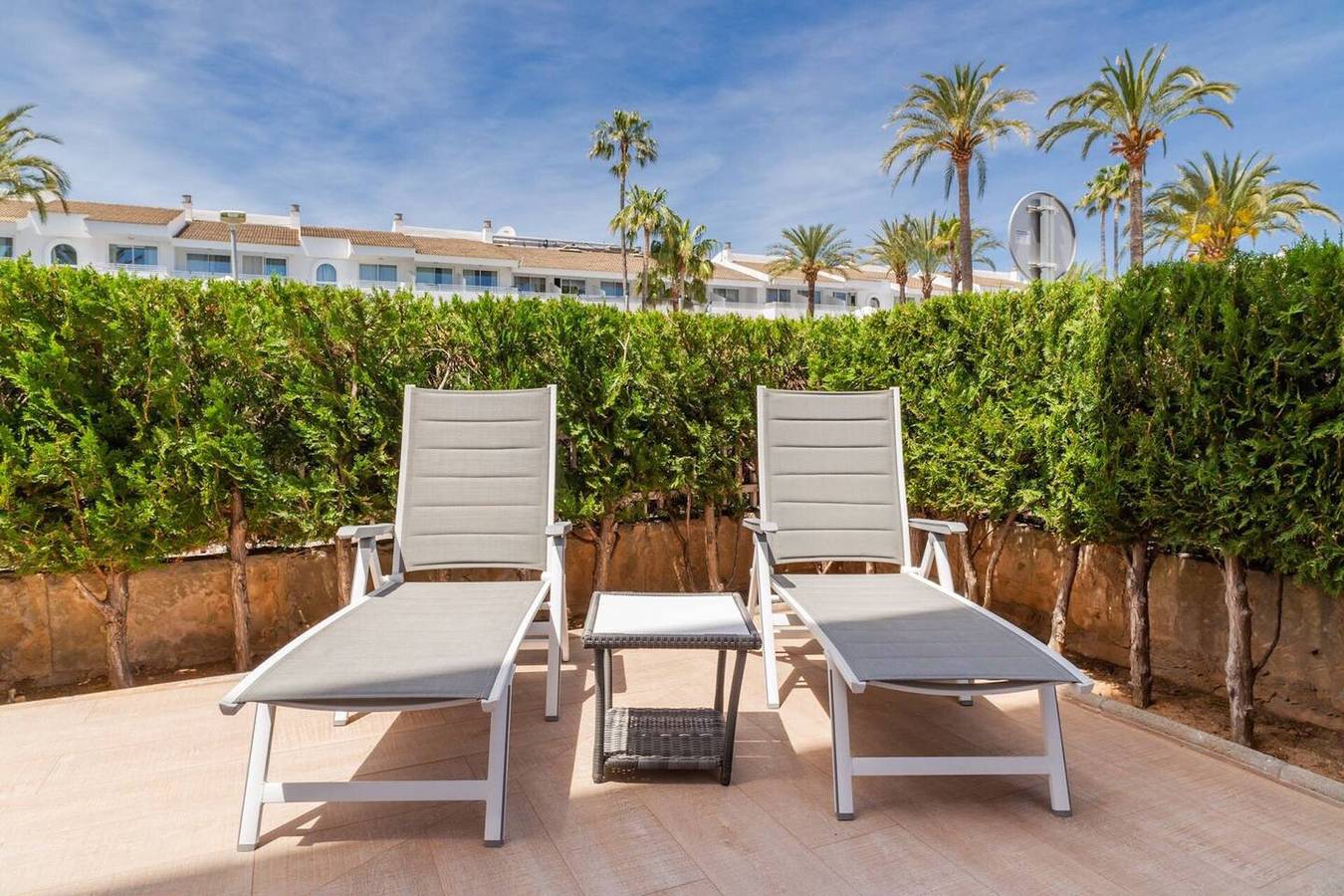 Entire apartment, Vacation Apartment "Es Pinaret" with Wi-Fi & Terrace; Parking Available on Street in Port de Pollença, Pollença