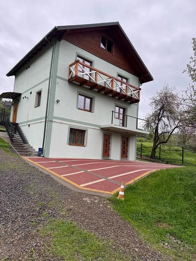 Casa de vacaciones para 10 personas, con jardín y piscina además de vistas y vistas al lago, Se admiten mascotas - 1