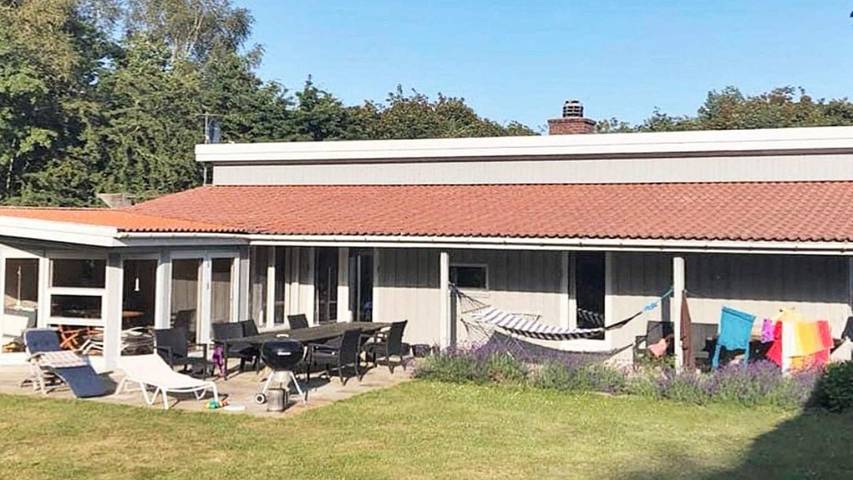 Ferienhaus für 6 Personen, mit Sauna und Terrasse sowie Whirlpool in Lolland