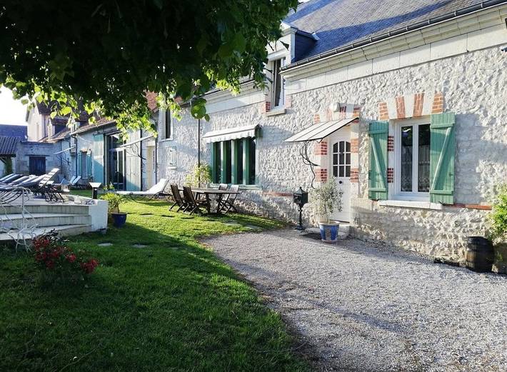 Location de vacances pour 3 personnes, avec jardin ainsi que jacuzzi et piscine à Couffy - 4