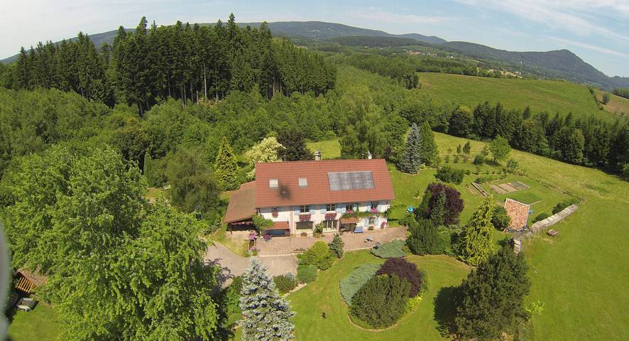Gîte pour 4 personnes, avec jardin, adapté aux familles à Provenchères-sur-Fave