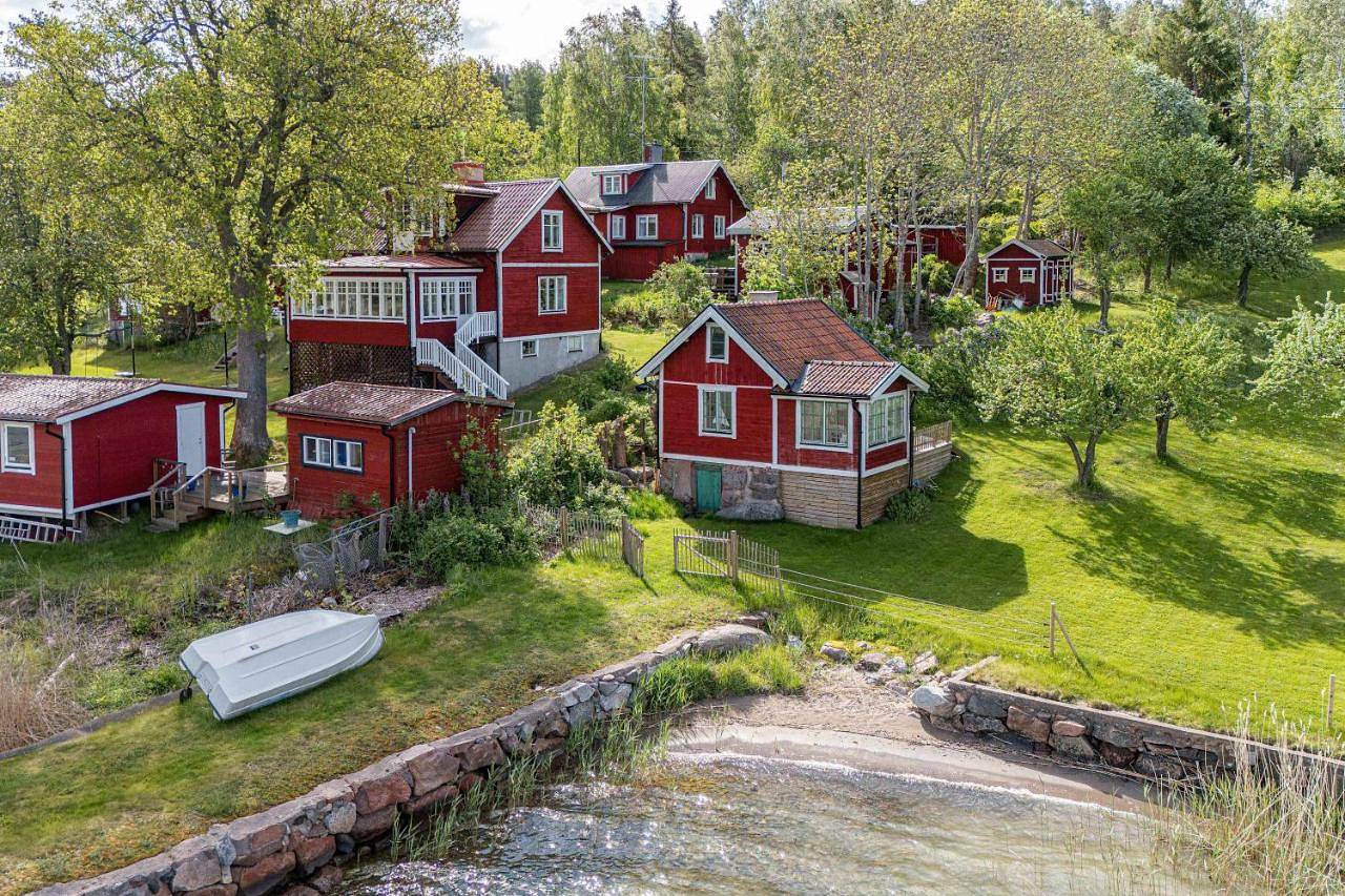 Traditional Archipelago House Waterfront Sauna in Stockholmer Schärengarten