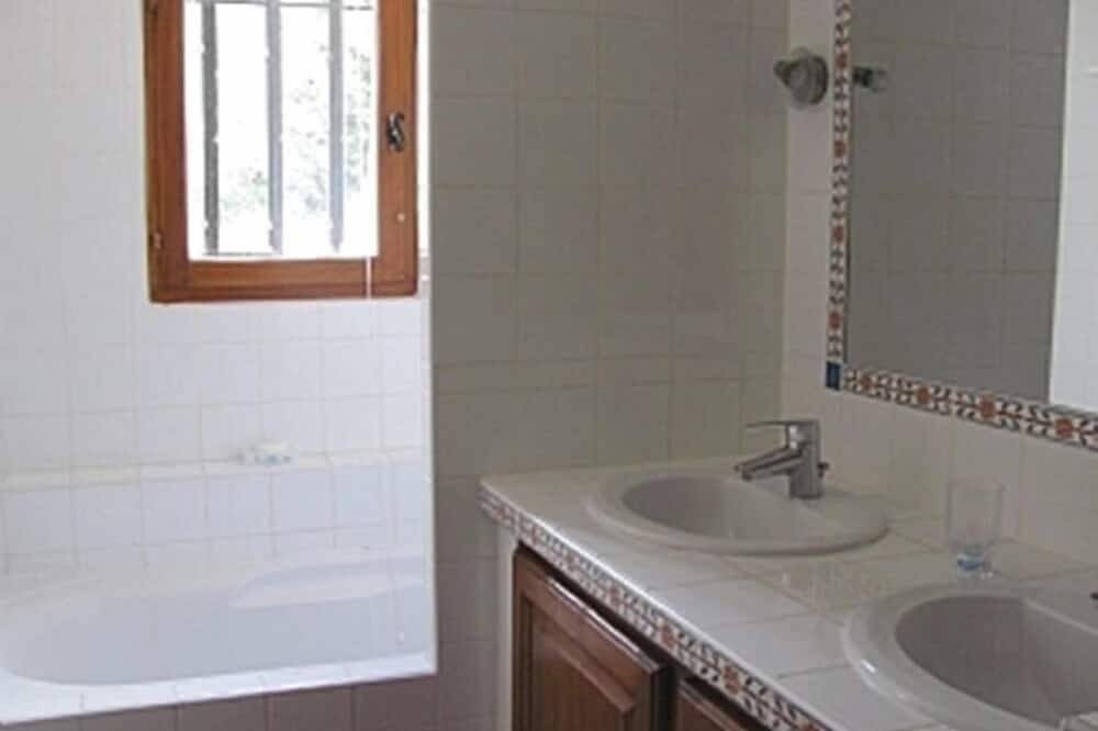 Provençaals huis gerenoveerd in de natuur in Flayosc, Draguignan en omgeving