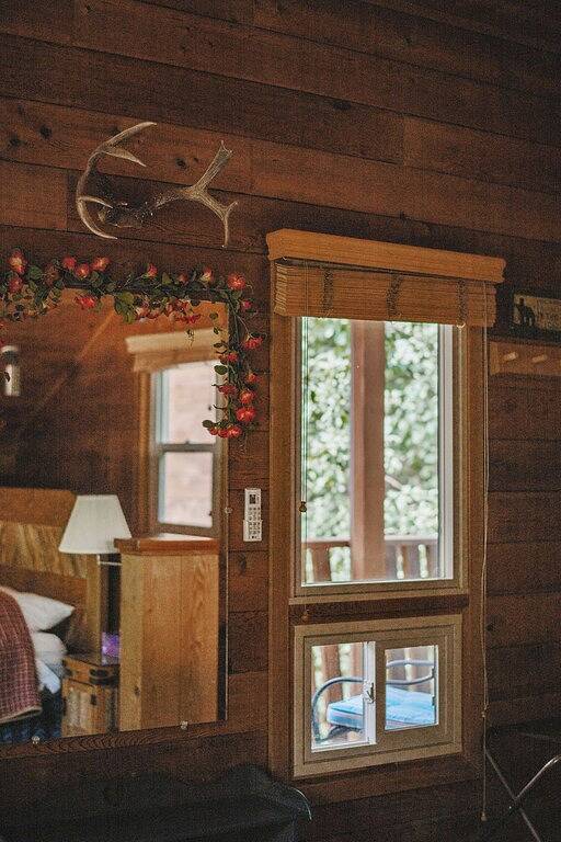 Rustic Cabin for 2 in Oak Creek Cabin in Oak Creek Canyon