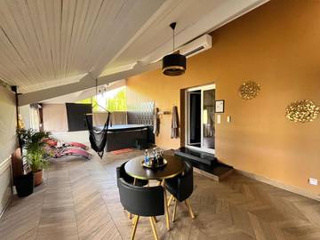 Cottage pour 2 personnes, avec jacuzzi ainsi que jardin et piscine à Caupenne