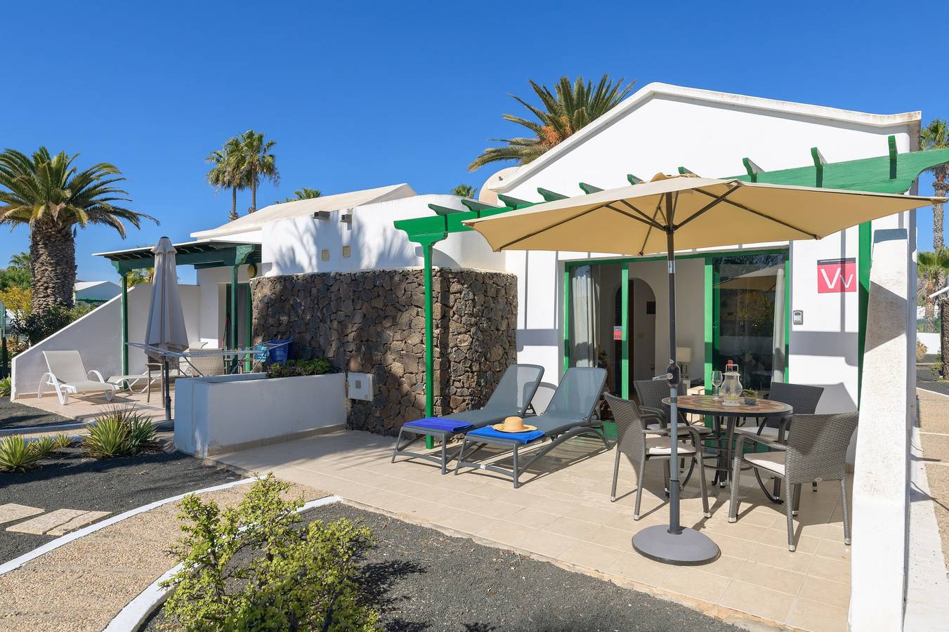 Entire apartment, Holiday Apartment Casa Veronica with Shared Pool & Private Terrace in Playa Blanca, Yaiza