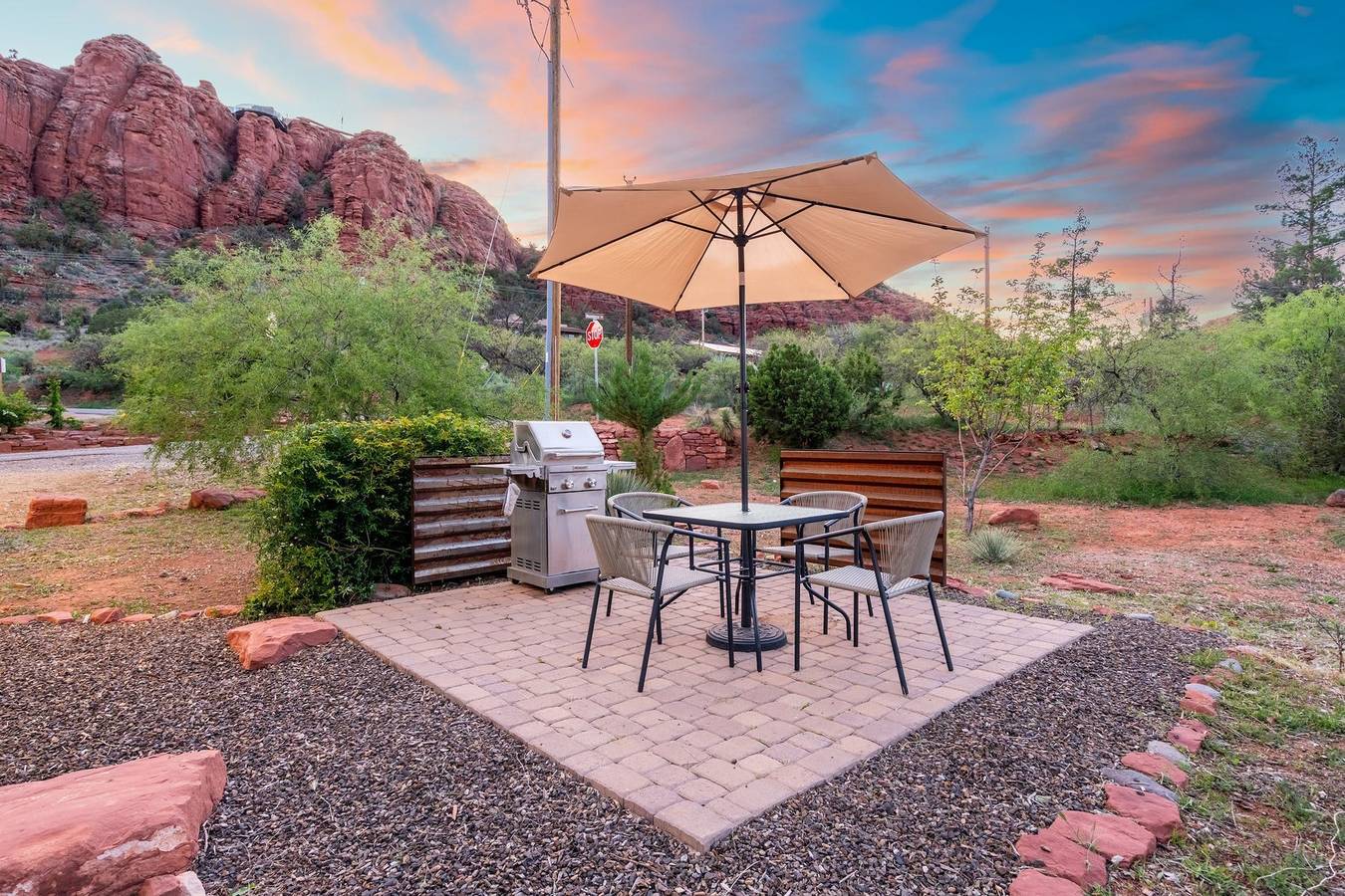 Entire apartment, New Cimaron Butte Studio Laundry Kitchenette in Oak Creek Canyon